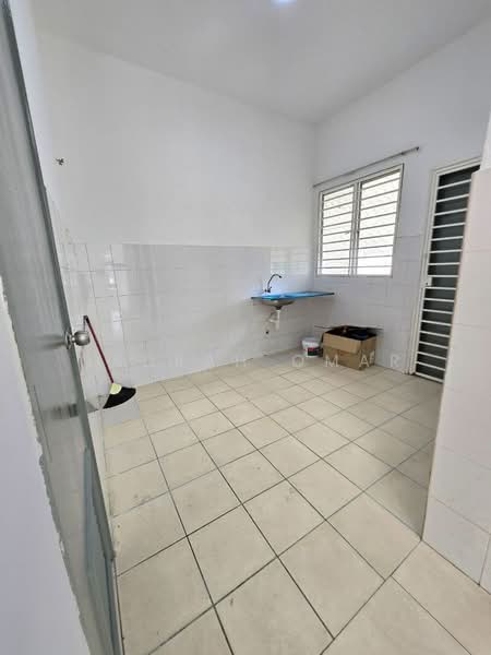 Rumah Kluster untuk Dijual di Sungai Buloh (Selangor) - Nadrah Omar - Kitchen - PropertyGuru.com.my