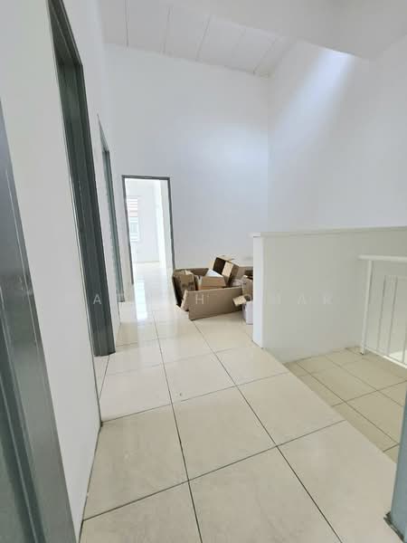 Rumah Kluster untuk Dijual di Sungai Buloh (Selangor) - Nadrah Omar - Corridor - PropertyGuru.com.my