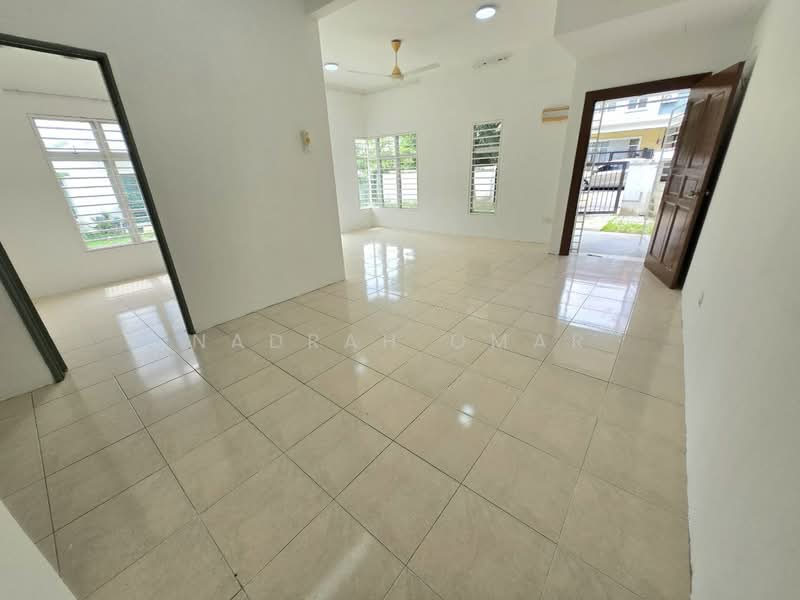 Rumah Kluster untuk Dijual di Sungai Buloh (Selangor) - Nadrah Omar - Living Room - PropertyGuru.com.my