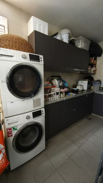Kondominium untuk Disewa di Lakefront Residence - Rafizi Ramli - Kitchen - PropertyGuru.com.my