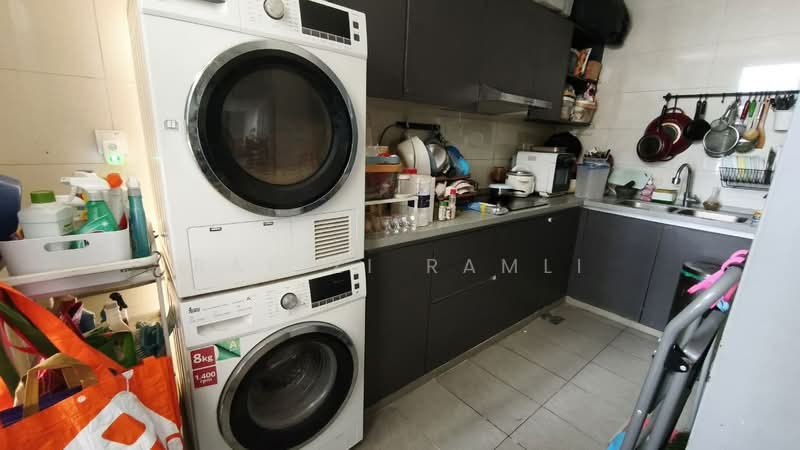 Kondominium untuk Disewa di Lakefront Residence - Rafizi Ramli - Kitchen - PropertyGuru.com.my