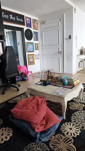 Kondominium untuk Disewa di Lakefront Residence - Rafizi Ramli - Living Room - PropertyGuru.com.my