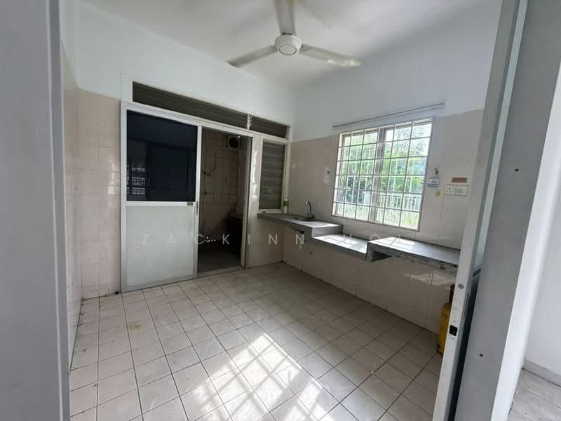 2-storey Terraced House for Sale in Bandar Botanic (Klang) - Zackinn Hoi - Kitchen - PropertyGuru.com.my