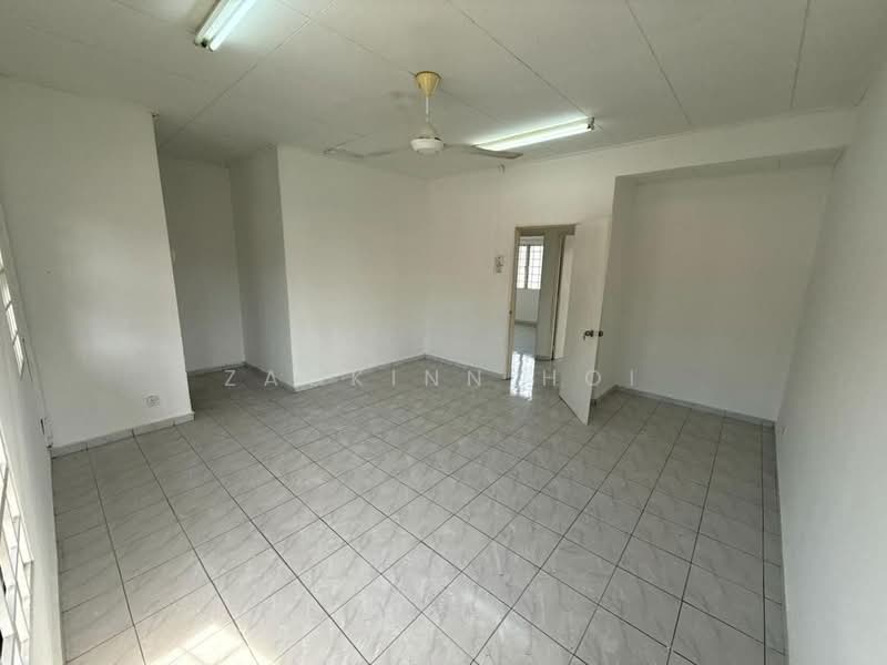 2-storey Terraced House for Sale in Bandar Botanic (Klang) - Zackinn Hoi - Living Room - PropertyGuru.com.my