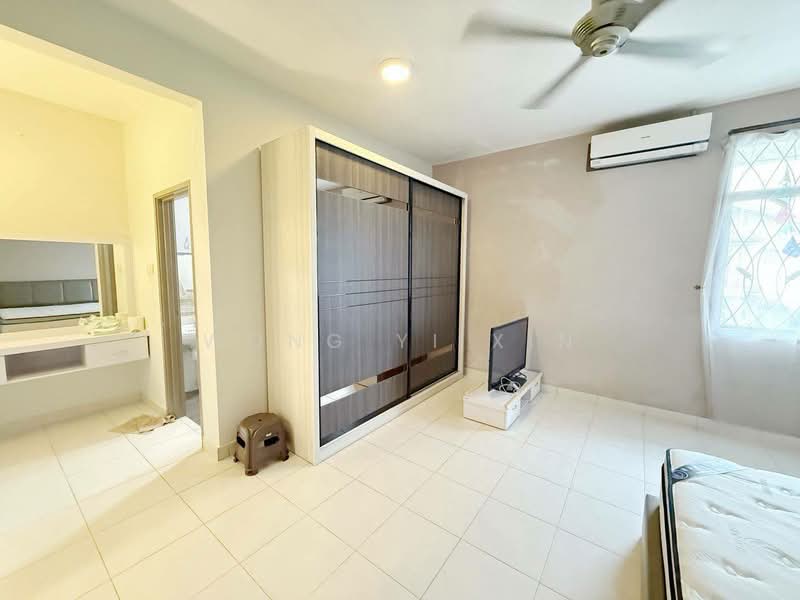 Cluster House for Sale in Taman Seri Austin (Tebrau) - Wong Yi Xin - Bedroom - PropertyGuru.com.my