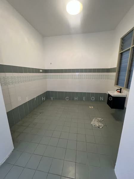 2-storey Terraced House for Rent in Usj 11 (Subang Jaya) - Bethy Cheong - Bathroom - PropertyGuru.com.my