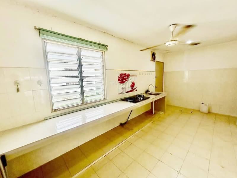 1-storey Terraced House for Sale in Bandar Saujana Putra (Tanjong Duabelas) - Cassell . - Kitchen - PropertyGuru.com.my