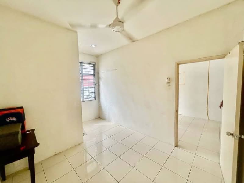 1-storey Terraced House for Sale in Bandar Saujana Putra (Tanjong Duabelas) - Cassell . - Living Room - PropertyGuru.com.my