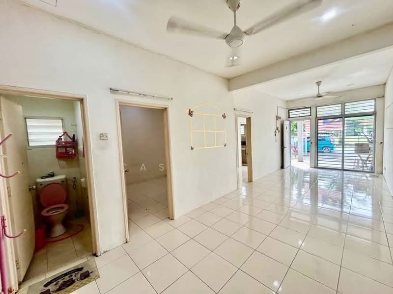 1-storey Terraced House for Sale in Bandar Saujana Putra (Tanjong Duabelas) - Cassell . - Bathroom - PropertyGuru.com.my