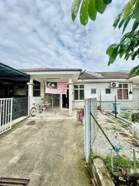 1-storey Terraced House for Sale in Bandar Saujana Putra (Tanjong Duabelas) - Cassell . - Exterior - PropertyGuru.com.my