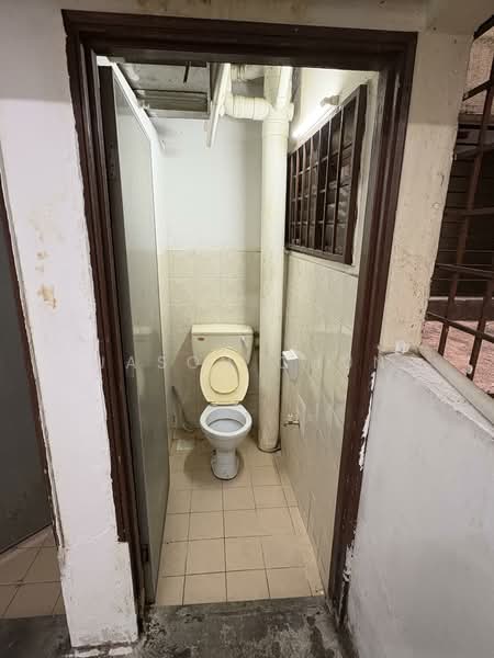 Pangsapuri untuk Dijual di Pangsapuri Putra Raya - Jason Chun - Bathroom - PropertyGuru.com.my