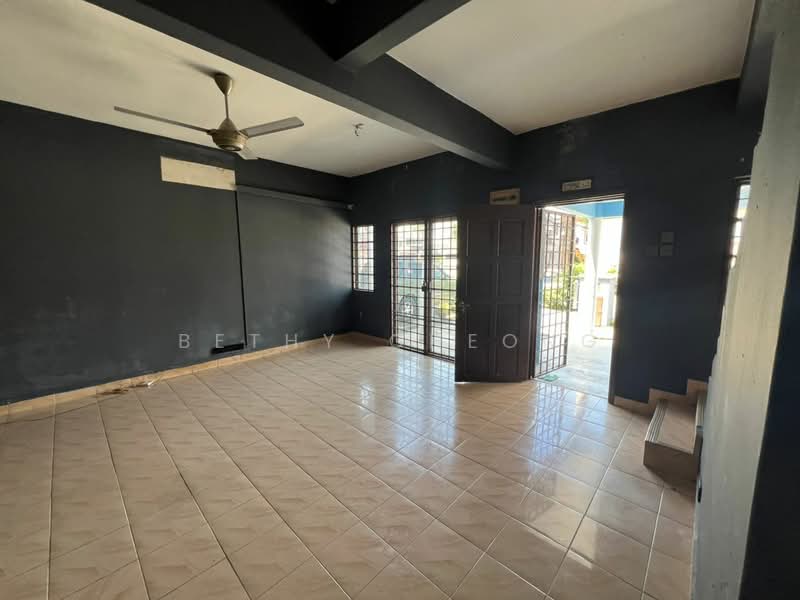Terraced House for Sale in Usj 12 (Subang Jaya) - Bethy Cheong - Living Room - PropertyGuru.com.my