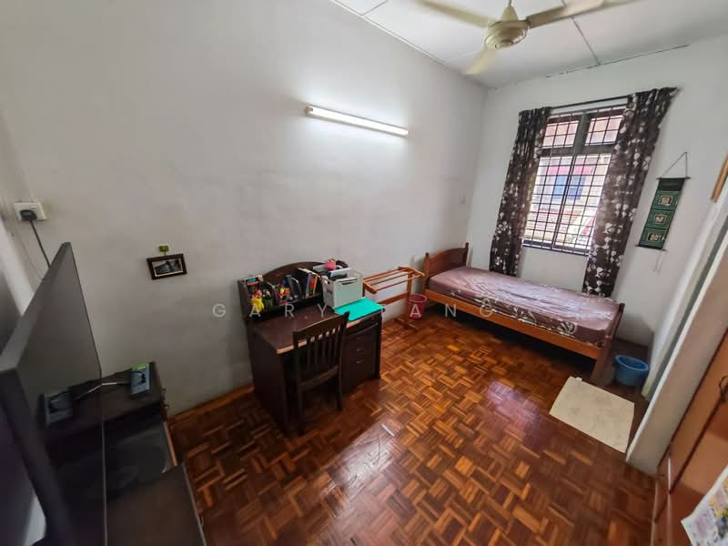 2-storey Terraced House for Sale in Taman Pertama (Ipoh) - Gary Tang - Bedroom - PropertyGuru.com.my