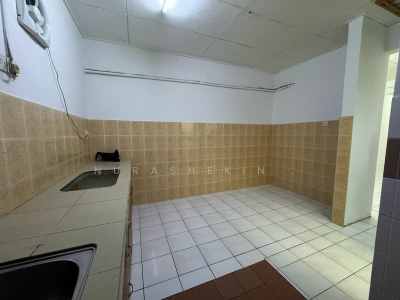Rumah Teres 1 Tingkat untuk Dijual di Bandar Tasik Kesuma (Beranang) - Nurashekin . - Kitchen - PropertyGuru.com.my