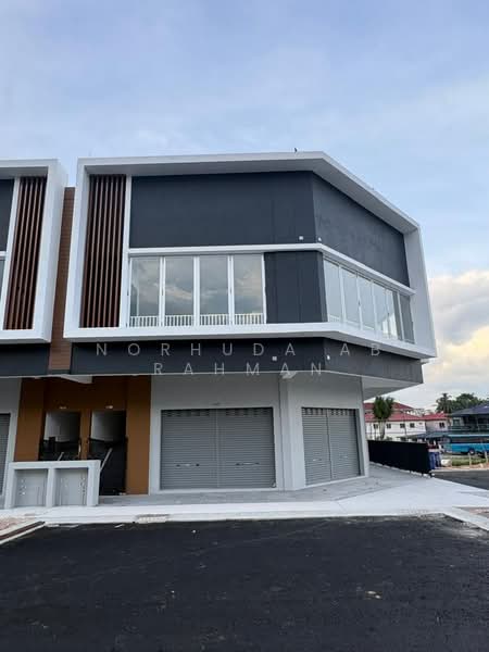 Shop / Office for Rent in Bandar Serenia (Dengkil) - Norhuda Ab Rahman - Exterior - PropertyGuru.com.my