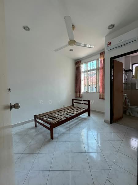 Rumah Teres untuk Disewa di Bandar Springhill (Port Dickson) - Roy Law - Bedroom - PropertyGuru.com.my