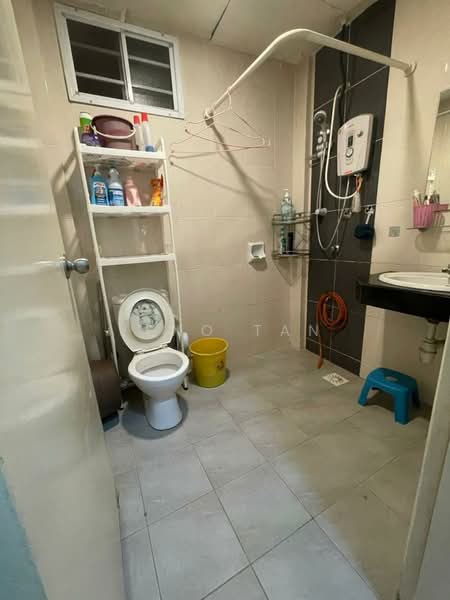 Apartment for Sale at Stutong Heights 2 - Jeno Tan - Bathroom - PropertyGuru.com.my