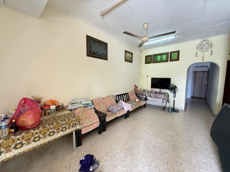Rumah Teres 1 Tingkat untuk Dijual di Taman Rinting (Masai) - Wong Yi Xin - Living Room - PropertyGuru.com.my