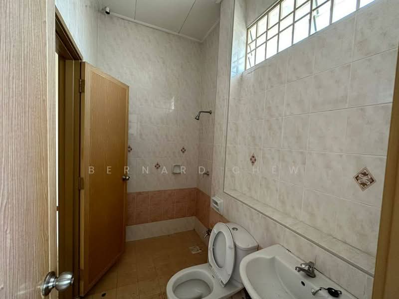 Rumah Teres 2 Tingkat untuk Dijual di Batu Maung (Penang) - Bernard Chew - Bathroom - PropertyGuru.com.my