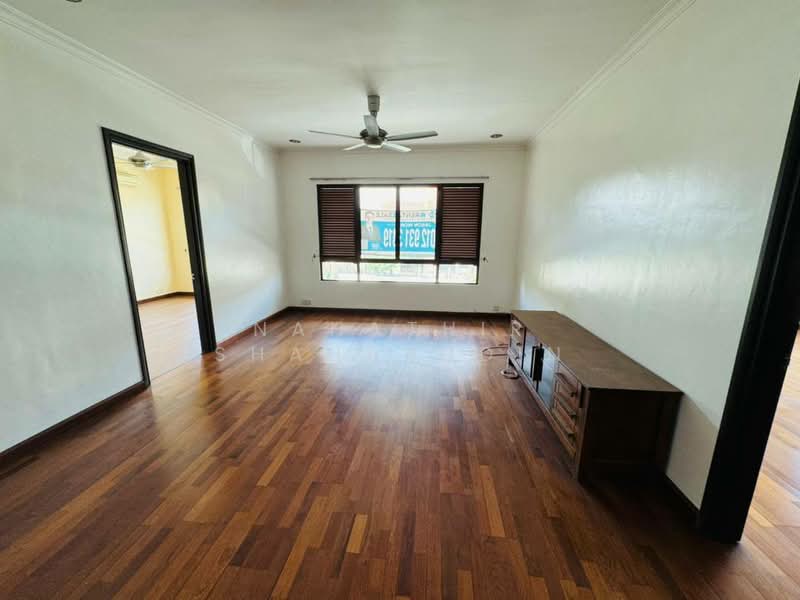 2-storey Terraced House for Sale in Bukit Jelutong (Shah Alam) - Nahathir Shahabudin - Living Room - PropertyGuru.com.my