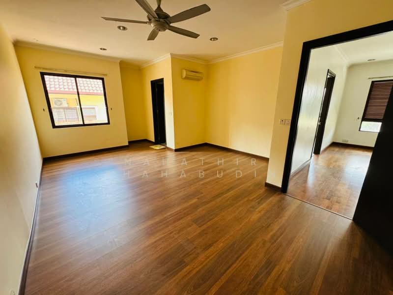 2-storey Terraced House for Sale in Bukit Jelutong (Shah Alam) - Nahathir Shahabudin - Living Room - PropertyGuru.com.my