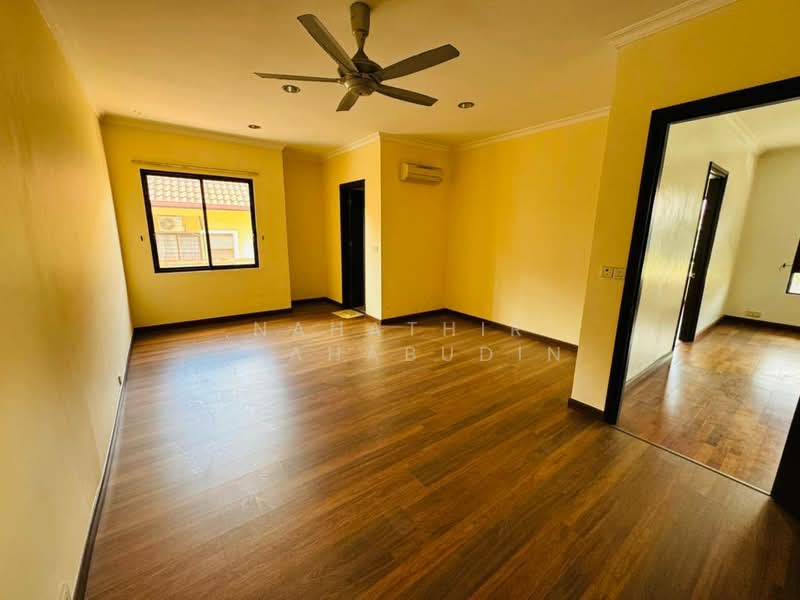 2-storey Terraced House for Sale in Bukit Jelutong (Shah Alam) - Nahathir Shahabudin - Living Room - PropertyGuru.com.my
