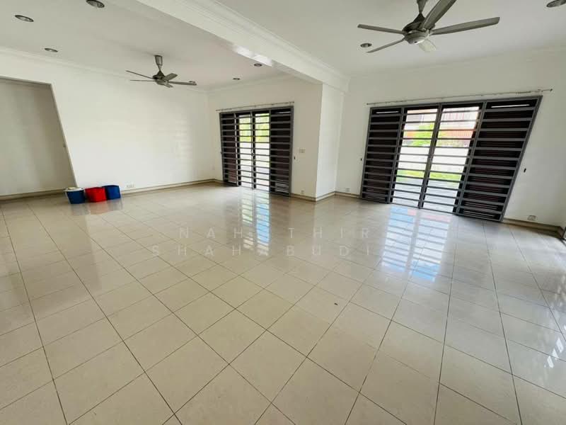 2-storey Terraced House for Sale in Bukit Jelutong (Shah Alam) - Nahathir Shahabudin - Living Room - PropertyGuru.com.my