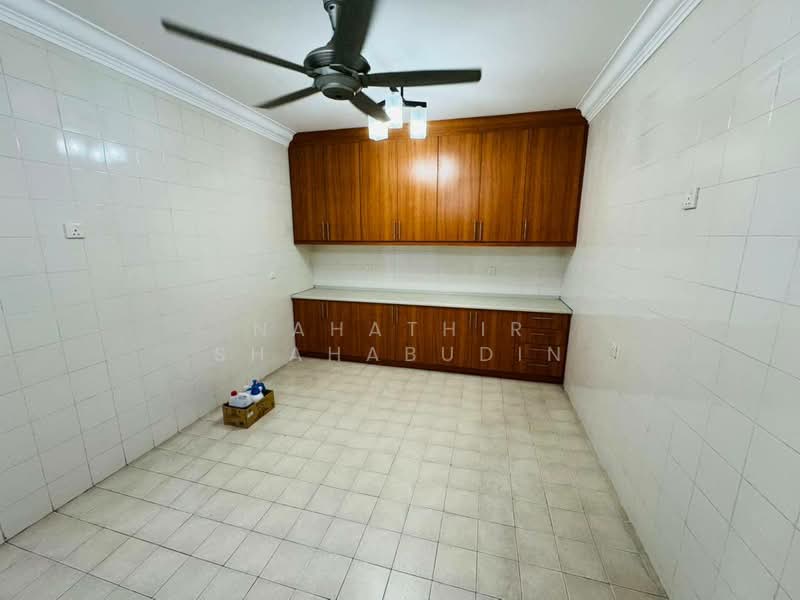 2-storey Terraced House for Sale in Bukit Jelutong (Shah Alam) - Nahathir Shahabudin - Kitchen - PropertyGuru.com.my