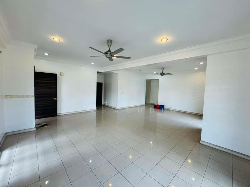 2-storey Terraced House for Sale in Bukit Jelutong (Shah Alam) - Nahathir Shahabudin - Living Room - PropertyGuru.com.my