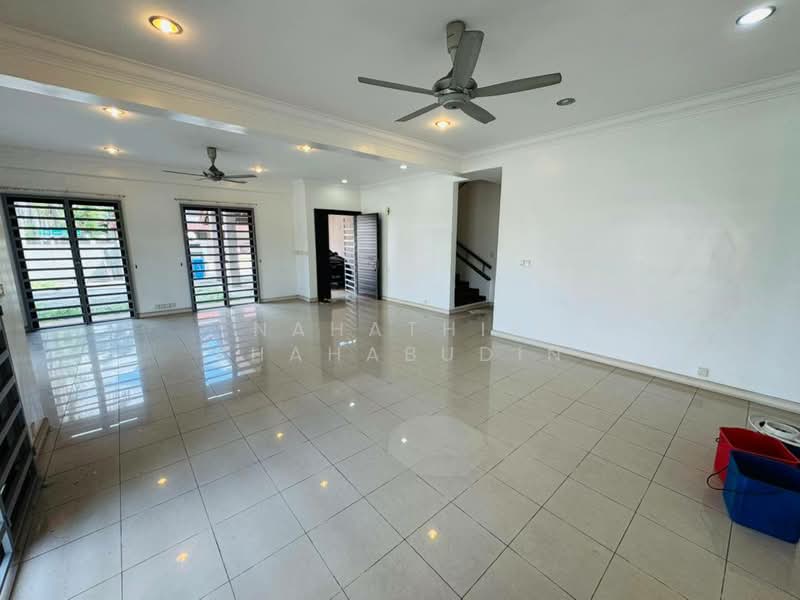 2-storey Terraced House for Sale in Bukit Jelutong (Shah Alam) - Nahathir Shahabudin - Living Room - PropertyGuru.com.my
