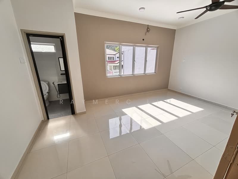 2-storey Terraced House for Sale in Rawang Perdana 2 (Rawang) - Raymerc Lim - Bathroom - PropertyGuru.com.my