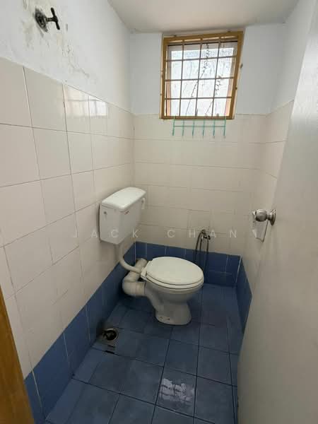 Shop / Office for Rent in Taman Prima Saujana (Kajang) - Jack Chan - Bathroom - PropertyGuru.com.my