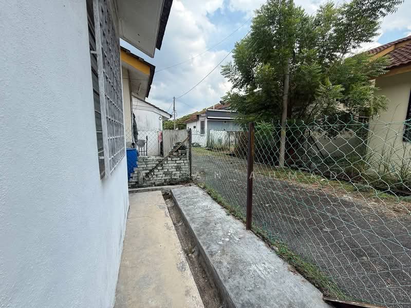 1-storey Terraced House for Sale in Jenjarom (Selangor) - Wan Azlan Ahmad - PropertyGuru.com.my