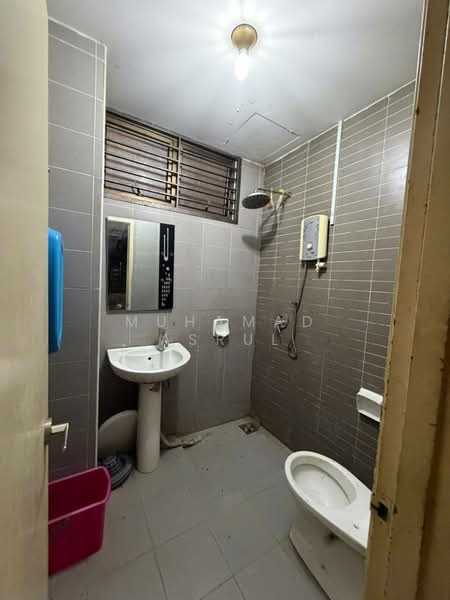 Service Residence for Sale at Palazio - Muhamad Asrul - Bathroom - PropertyGuru.com.my