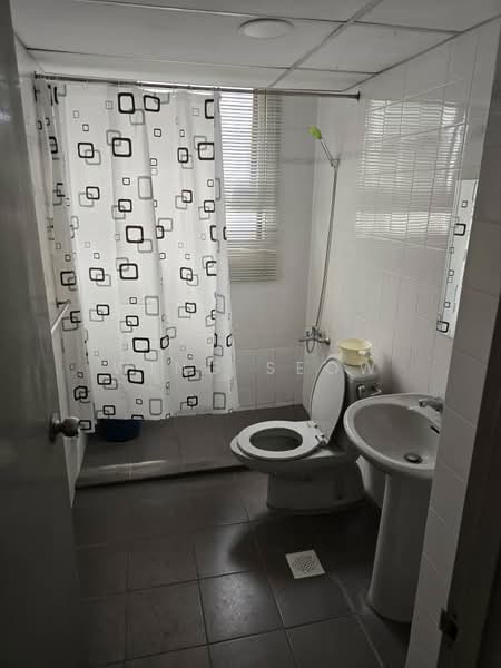 Kondominium untuk Dijual di Mont Kiara Pines - Wing Seow - Bathroom - PropertyGuru.com.my