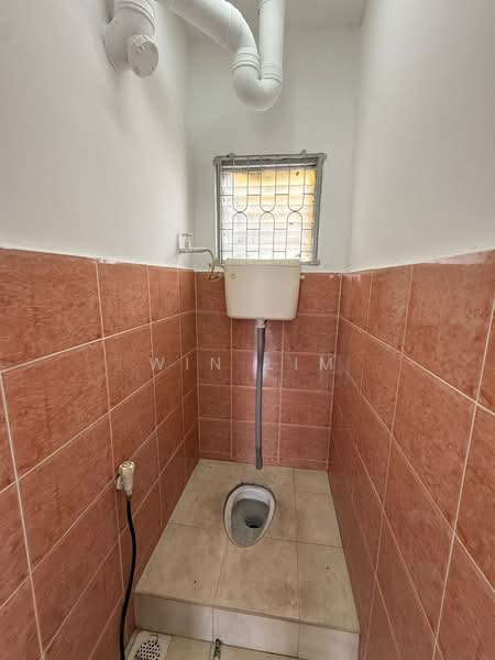 Flat for Sale at Taman Flora Utama - Win Lim - Bathroom - PropertyGuru.com.my