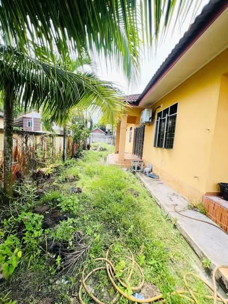 Rumah Banglo untuk Dijual di Kampung Mak Chili (Cukai) - Muhammad Najmi - Exterior - PropertyGuru.com.my