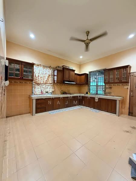 Rumah Banglo untuk Dijual di Kampung Mak Chili (Cukai) - Muhammad Najmi - Kitchen - PropertyGuru.com.my