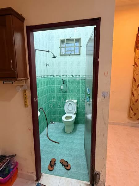 Rumah Banglo untuk Dijual di Kampung Mak Chili (Cukai) - Muhammad Najmi - Bathroom - PropertyGuru.com.my