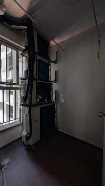 Kondominium untuk Dijual di Mont Kiara Pines - Wing Seow - Balcony - PropertyGuru.com.my