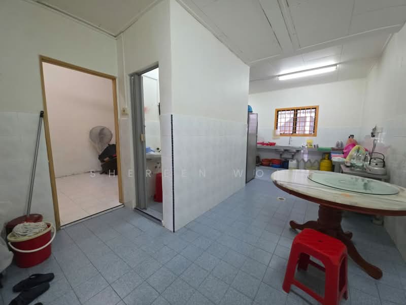 Rumah Teres 2 Tingkat untuk Dijual di Taman Bersatu (Kulai) - Shereen Wong - Kitchen - PropertyGuru.com.my