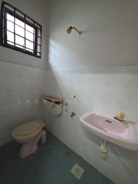 Rumah Teres 2 Tingkat untuk Dijual di Taman Bersatu (Kulai) - Shereen Wong - Bathroom - PropertyGuru.com.my
