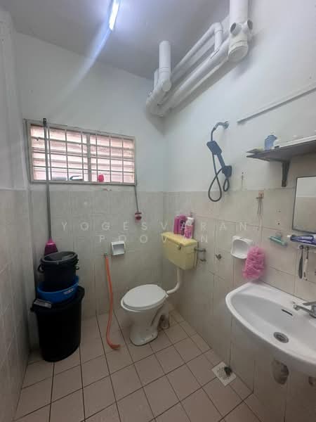 Apartment for Rent at Tropika Apartment - Yogesvaran Poovan - Bathroom - PropertyGuru.com.my