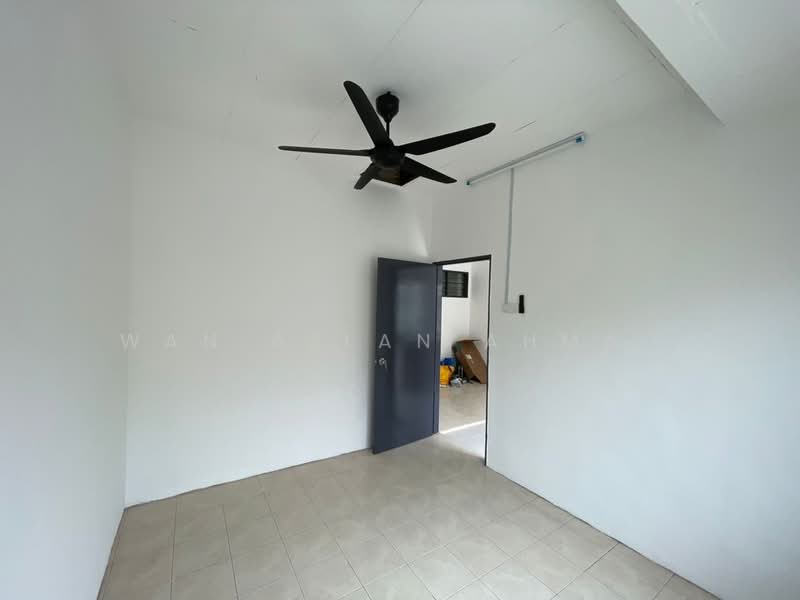 1-storey Terraced House for Sale in Banting (Selangor) - Wan Azlan Ahmad - PropertyGuru.com.my