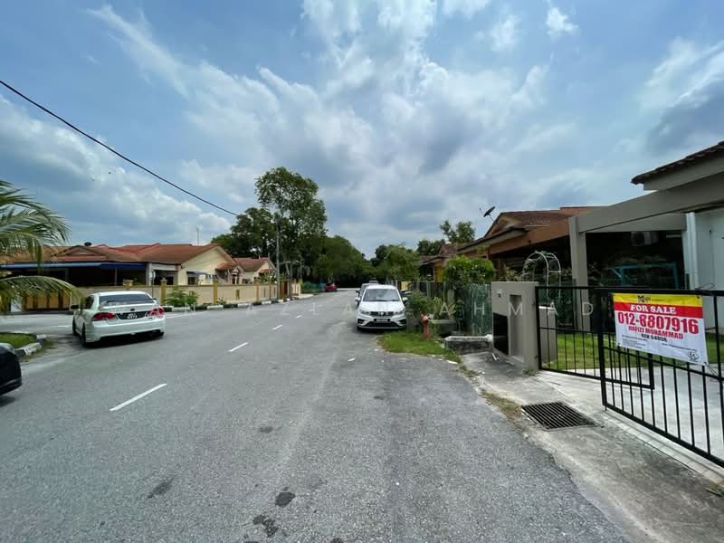 1-storey Terraced House for Sale in Banting (Selangor) - Wan Azlan Ahmad - PropertyGuru.com.my