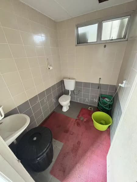 Apartment for Sale at Uni Square - Jeno Tan - Bathroom - PropertyGuru.com.my