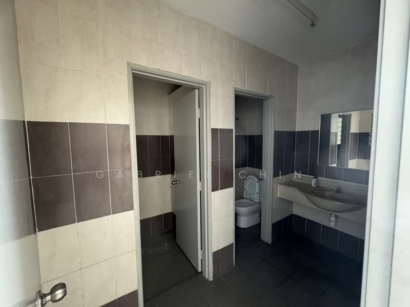 Gudang untuk Disewa di Rawang (Selangor) - Gabriel Chin - Bathroom - PropertyGuru.com.my