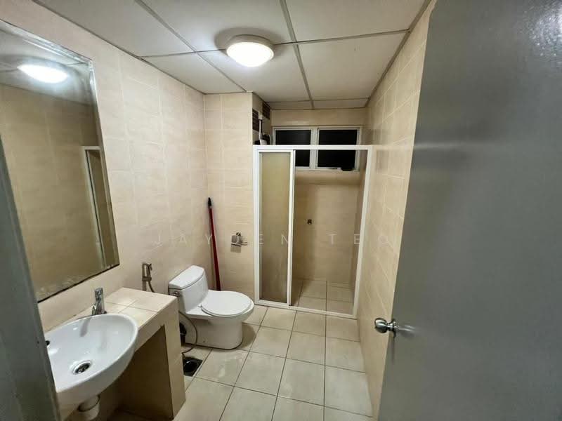Kondominium untuk Disewa di Cova Suites - Jayden Teo - Bathroom - PropertyGuru.com.my