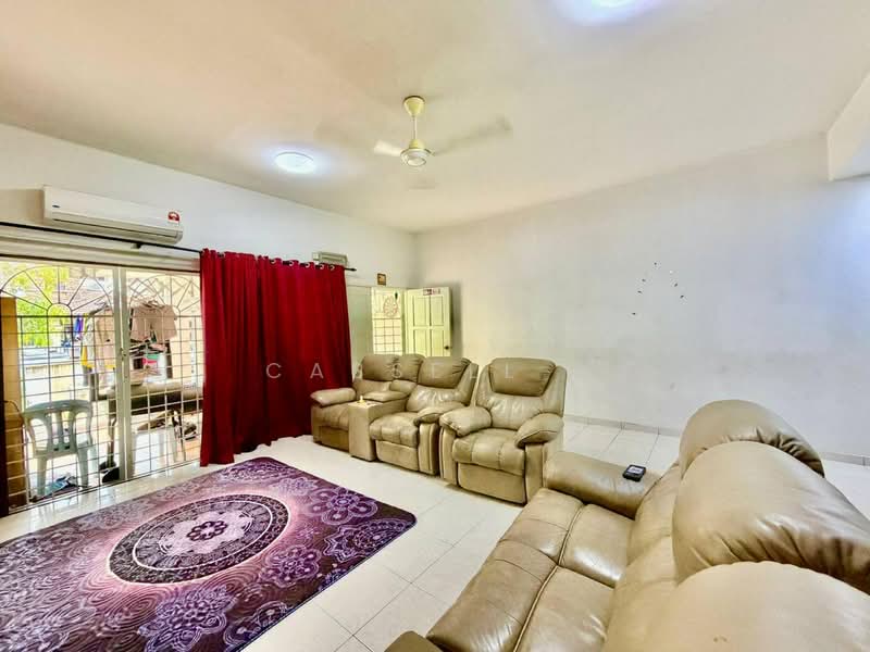 Rumah Teres 2 Tingkat untuk Dijual di Bandar Nusaputra (Puchong) - Cassell . - Living Room - PropertyGuru.com.my