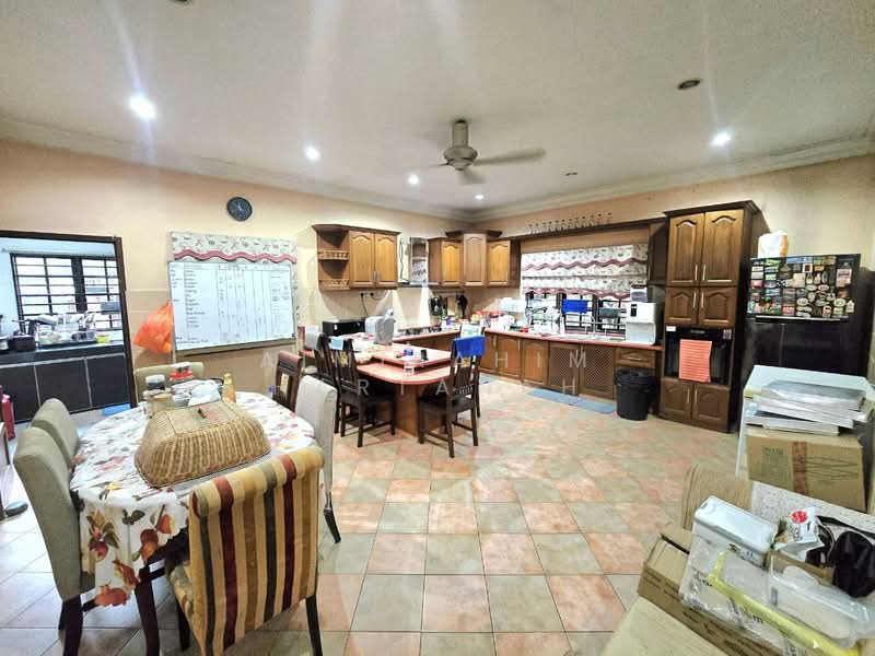 Rumah Banglo untuk Dijual di Kampung Tunku (Petaling Jaya) - AimiRahim Hartanah - Kitchen - PropertyGuru.com.my